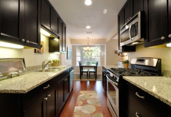Kitchen and Breakfast